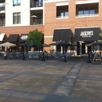 Photo prise au Jackson&amp;#39;s Bar &amp;amp; Bistro par Andrew S. le10/4/2012