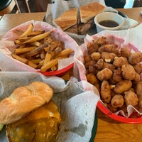 Photo taken at Belle&amp;#39;s Beef And Shakes by Stefanie Y. on 7/31/2019