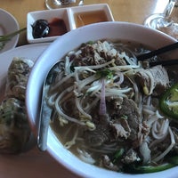 Снимок сделан в Com Dunwoody Vietnamese Grill пользователем Diana 12/9/2016