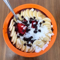 Photo taken at Vitality Bowls by Katie C. on 11/27/2016