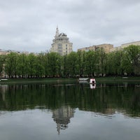 Photo taken at Patriarshiye Ponds by Yuriy on 5/6/2018