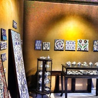 Das Foto wurde bei İznik Çini Turkish Ceramics &amp;amp; Tiles von Göktuğ G. am 11/13/2013 aufgenommen