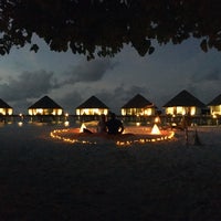 Das Foto wurde bei Adaaran Select Meedhupparu Island Resort von Vi S. am 8/26/2017 aufgenommen