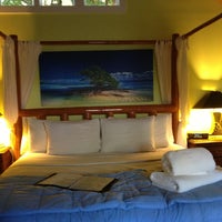 Снимок сделан в Seascape Tropical Inn пользователем Jessica V. 12/25/2012