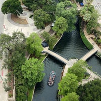 Foto diambil di The San Antonio River Walk oleh Chris F. pada 4/27/2024