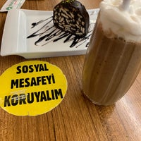 Photo taken at What&amp;#39;s Up Cafe &amp;amp; Restaurant by Yalçın A. on 9/25/2020