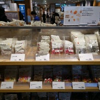 Photo taken at MUJI by こばやん c. on 5/9/2022