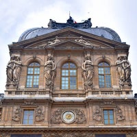 Photo taken at Boutique du Musée du Louvre by Luis G. on 5/23/2017