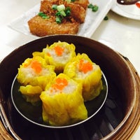 Das Foto wurde bei Restaurant Yun Lai Dim Sum (古来雲来饱点) von Rou am 6/25/2015 aufgenommen