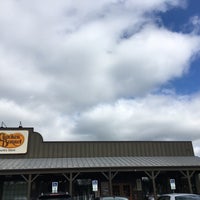 Photo taken at Cracker Barrel Old Country Store by Cynthia D. on 9/15/2018