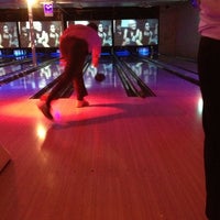 Foto tomada en Kingpin Bowling  por H K. el 11/30/2012