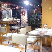 Photo taken at FUN FOOD CAFE 西麻布店 by Toshi O. on 12/18/2012