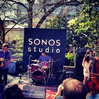 รูปภาพถ่ายที่ Sonos Studio @ SXSW โดย Thomas M. เมื่อ 3/15/2013