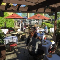 Foto scattata a Paesano Italian Restaurant and Wine Bar da Paesano Italian Restaurant and Wine Bar il 6/16/2015