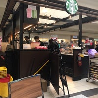 Photo taken at Starbucks by Jesse G. on 11/9/2018