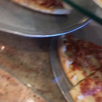 รูปภาพถ่ายที่ Sal&amp;#39;s Pizzeria and Catering โดย Jesse G. เมื่อ 2/4/2017