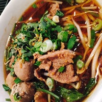 Das Foto wurde bei Amina Thai von Kitchen Thai Restaurant am 6/11/2015 aufgenommen