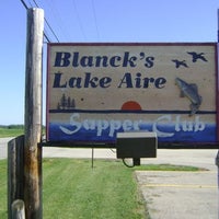Das Foto wurde bei Blanck&amp;#39;s Lake Aire Supper Club von Blanck&amp;#39;s Lake Aire Supper Club am 6/15/2015 aufgenommen