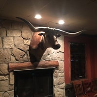 Foto scattata a Texas Land &amp;amp; Cattle da Rober T. il 2/25/2017