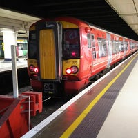 Photo taken at Gatwick Express Victoria (VIC) to Gatwick Airport (GTW) by Masashi H. on 7/31/2017