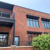 Foto scattata a Founders Brewing Co. da JoJo J. il 7/24/2023