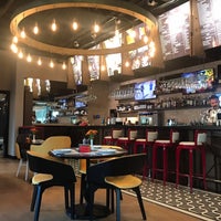 Foto scattata a New York Restaurant &amp;amp; Bar da Sena C. il 10/13/2019