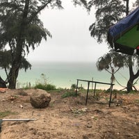 Photo taken at Bãi biển Hồng Vàn (Hong Van Beach) by park n. on 7/28/2018