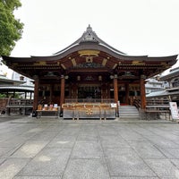 Photo taken at Yushima Tenmangu Shrine by まっすぅ♪ M. on 5/6/2024