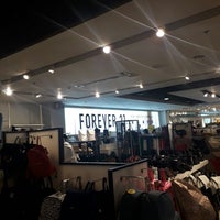 Photo taken at Forever 21 by Fryla L. on 12/3/2017
