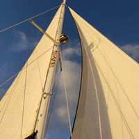 Foto diambil di Trilogy Excursions, Lahaina Boat Harbor oleh Dixie pada 6/5/2021