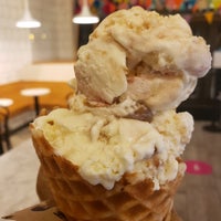 Photo taken at Jeni&amp;#39;s Splendid Ice Creams by Dixie on 1/7/2022