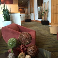 Foto diambil di Embassy Suites by Hilton oleh ArtJonak pada 8/22/2015