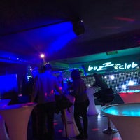 Foto tirada no(a) Buzz Club por Murtaza em 12/29/2016