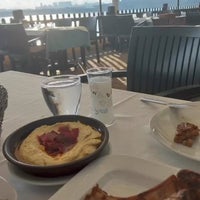Foto scattata a Papuli Restaurant da Neşe A. il 5/31/2023