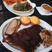 Das Foto wurde bei Red Rock Downtown Barbecue von Red Rock Downtown Barbecue am 6/19/2015 aufgenommen