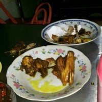 Ayam Goreng Sop Buntut Pak Supar Restaurante Asiático En
