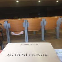 Photo prise au Beykent Üniversitesi Hukuk Fakültesi par Av.Ömer le12/27/2018