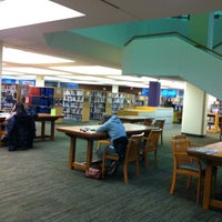 1/22/2013에 Chaeyeong S.님이 Toronto Public Library - Northern District Branch에서 찍은 사진