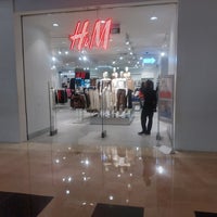 Photo taken at H&amp;amp;M by B A. on 10/31/2018