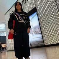 Photo taken at Yorkdale Shopping Centre by Hubert on 3/17/2024