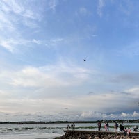 Photo taken at Fort Kochi Beach by Roshan on 10/16/2023