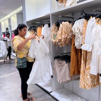 Inorbit top mall h&m