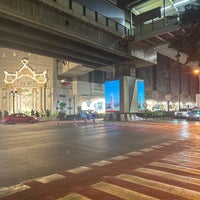 Photo taken at Chit Lom Intersection by Cherparn on 9/20/2023