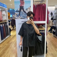 Photo taken at UNIQLO by Cherparn on 10/7/2022