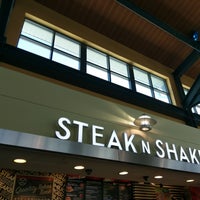 Photo taken at Steak &amp;#39;n Shake by Matt N. on 6/25/2017