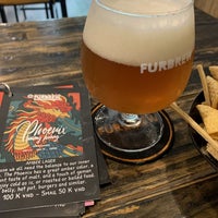 4/22/2022 tarihinde Hannu H.ziyaretçi tarafından Furbrew Beer Bar'de çekilen fotoğraf