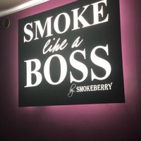 Foto scattata a Smokeberry Lounge Bar da Lina L. il 7/21/2018