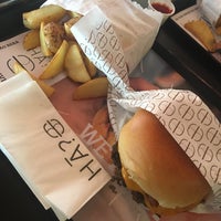 7/30/2017 tarihinde Yukari T.ziyaretçi tarafından Hã? Burger'de çekilen fotoğraf