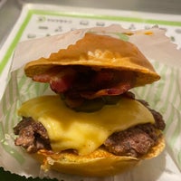 Foto tirada no(a) Cabana Burger por Yukari T. em 3/2/2021