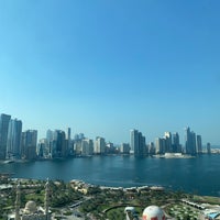 Foto tirada no(a) DoubleTree by Hilton Sharjah Waterfront Hotel &amp;amp; Residences por w A. em 12/1/2023